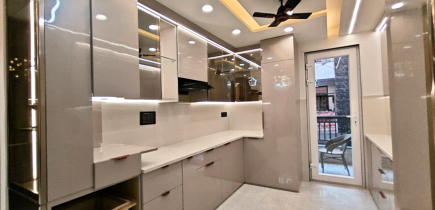 4 BHK Flat in Rama Park Road, Mohan Garden, Dwarka Mor