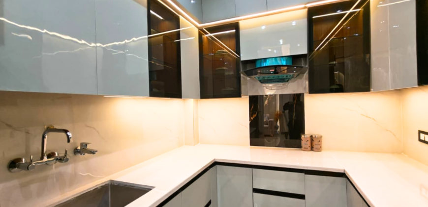 Front Facing 4 BHK Flat Near Gurudwara Road, Mohan Garden, Nawada, Delhi