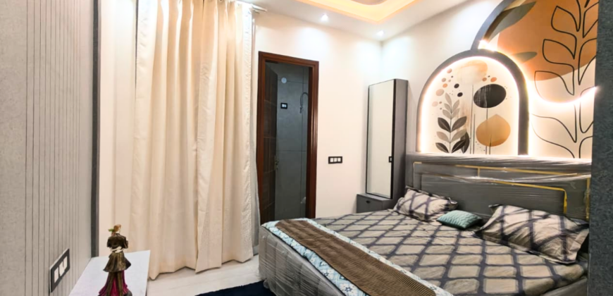 Front Facing 4 BHK Flat Near Gurudwara Road, Mohan Garden, Nawada, Delhi