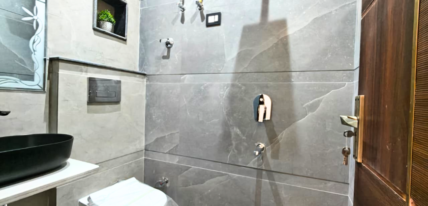 Front Facing 4 BHK Flat Near Gurudwara Road, Mohan Garden, Nawada, Delhi