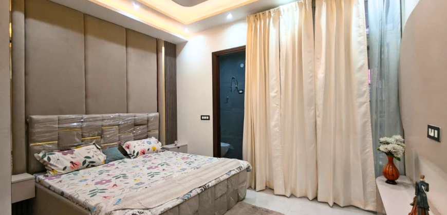 Front Facing 4 BHK Flat Near Gurudwara Road, Mohan Garden, Nawada, Delhi