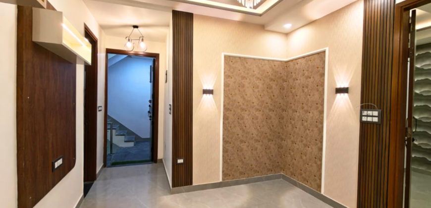 1 BHK Flat in Bajaj Enclave Dwarka Mor Delhi | Best Deal Near Metro Station