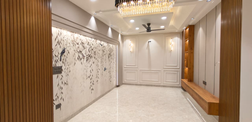 L Corner 4 BHK Flat in Kiran Garden, Nawada Delhi | Best Investment Opportunity