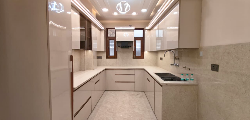 L Corner 4 BHK Flat in Kiran Garden, Nawada Delhi | Best Investment Opportunity