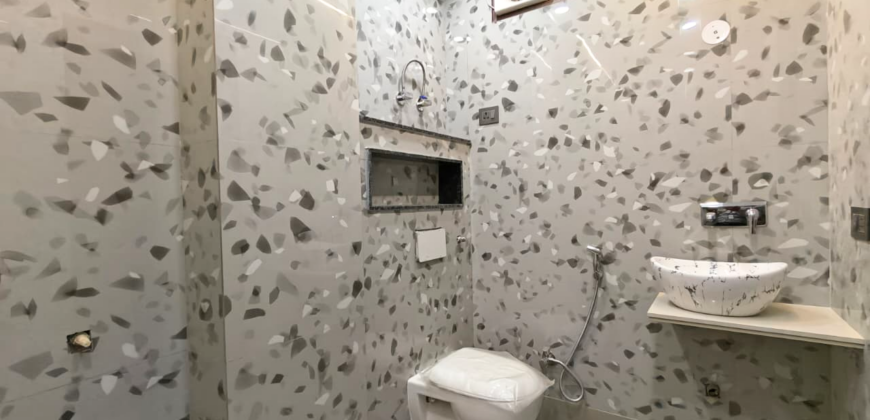 L Corner 4 BHK Flat in Kiran Garden, Nawada Delhi | Best Investment Opportunity