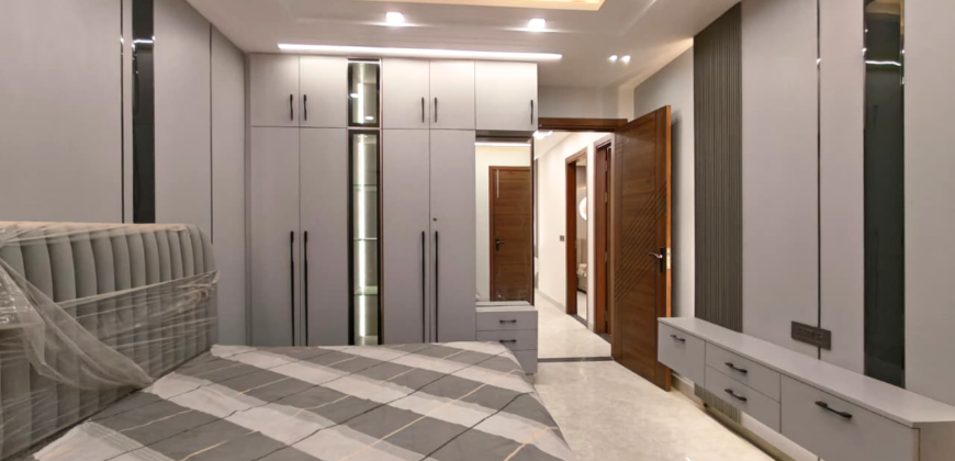 L Corner 4 BHK Flat in Kiran Garden, Nawada Delhi | Best Investment Opportunity