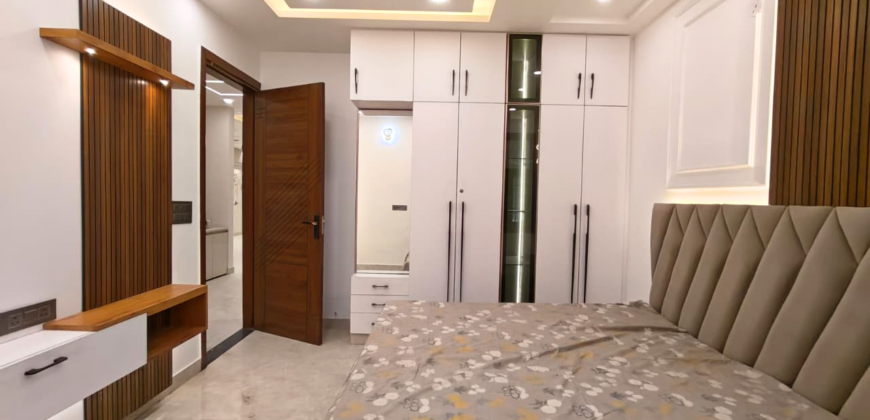 L Corner 4 BHK Flat in Kiran Garden, Nawada Delhi | Best Investment Opportunity