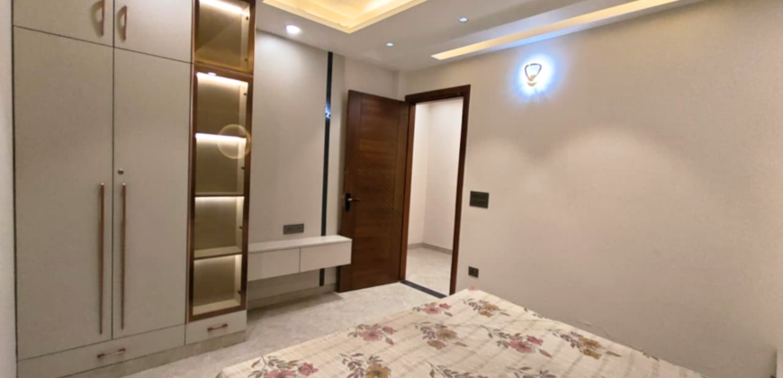 L Corner 4 BHK Flat in Kiran Garden, Nawada Delhi | Best Investment Opportunity