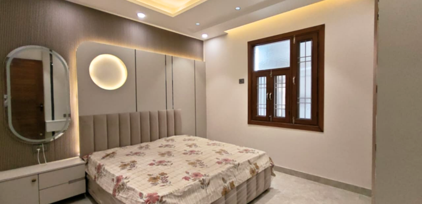 L Corner 4 BHK Flat in Kiran Garden, Nawada Delhi | Best Investment Opportunity