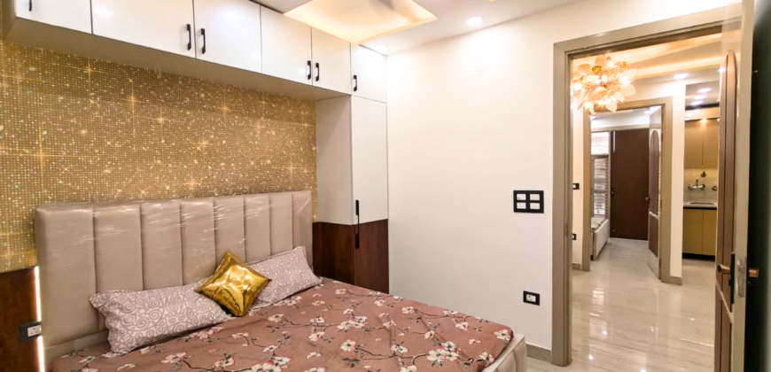 Fully Furnished 2 BHK Flat in Mansa Ram Park Dwarka Mor Near Metro for Sale