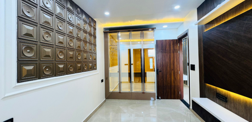 3 BHK Independent Floor in Dwarka Mor | Ready to Move Flat Near Metro