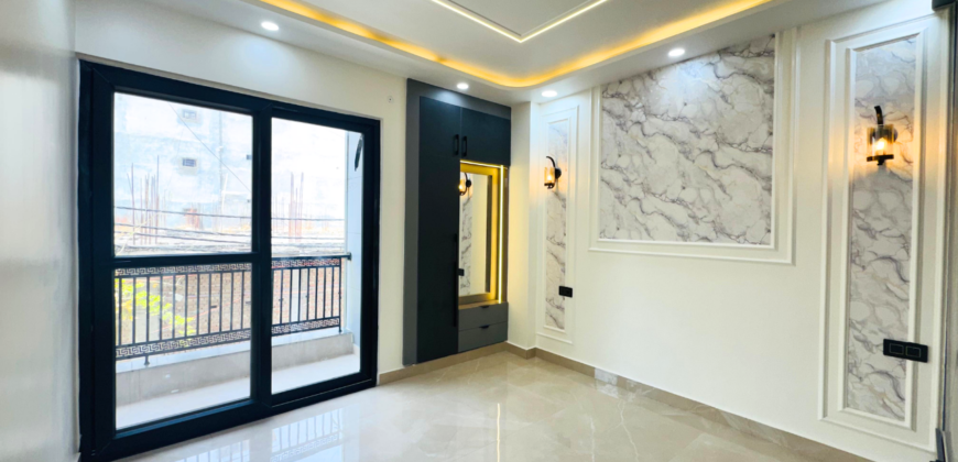 3 BHK Independent Floor in Dwarka Mor | Ready to Move Flat Near Metro
