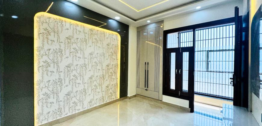 3 BHK Independent Floor in Dwarka Mor | Ready to Move Flat Near Metro