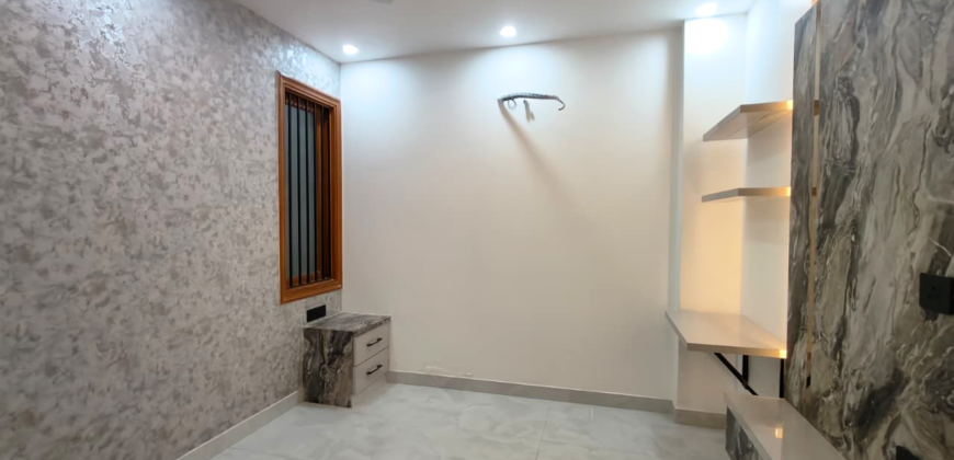 Ready to Move 4 BHK Flat in Bhagwati Extension Dwarka Mor, Delhi