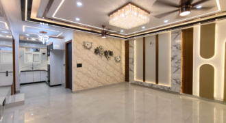 Ready to Move 4 BHK Flat in Bhagwati Extension Dwarka Mor, Delhi