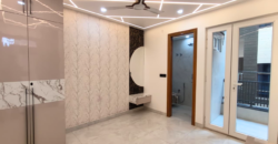 Ready to Move 4 BHK Flat in Bhagwati Extension Dwarka Mor, Delhi