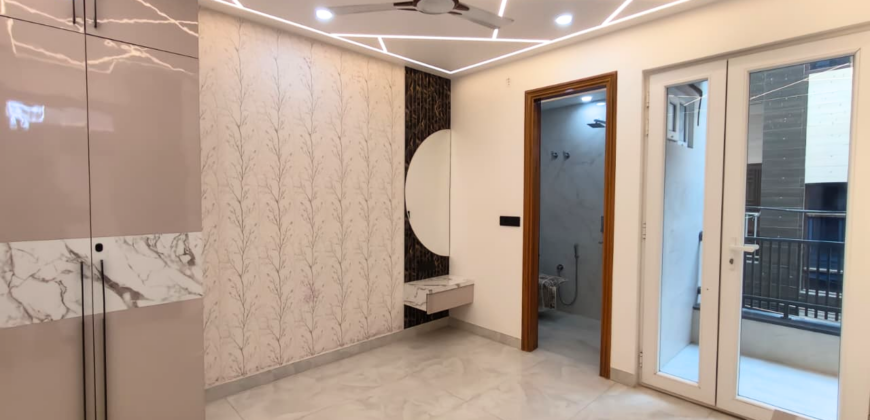 Ready to Move 4 BHK Flat in Bhagwati Extension Dwarka Mor, Delhi