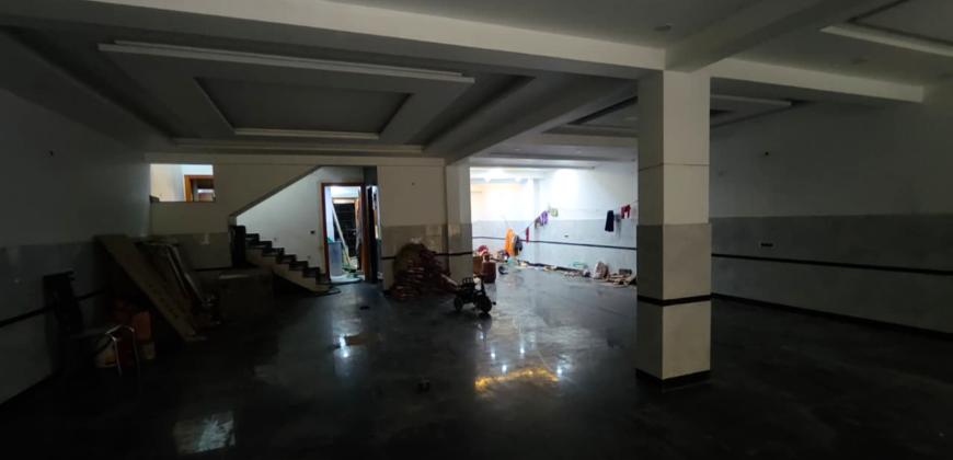 Ready to Move 4 BHK Flat in Bhagwati Extension Dwarka Mor, Delhi