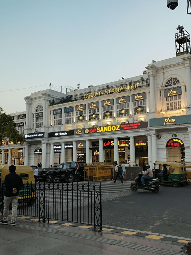 🏙️ Connectivity Advantage of Dwarka Mor, Delhi