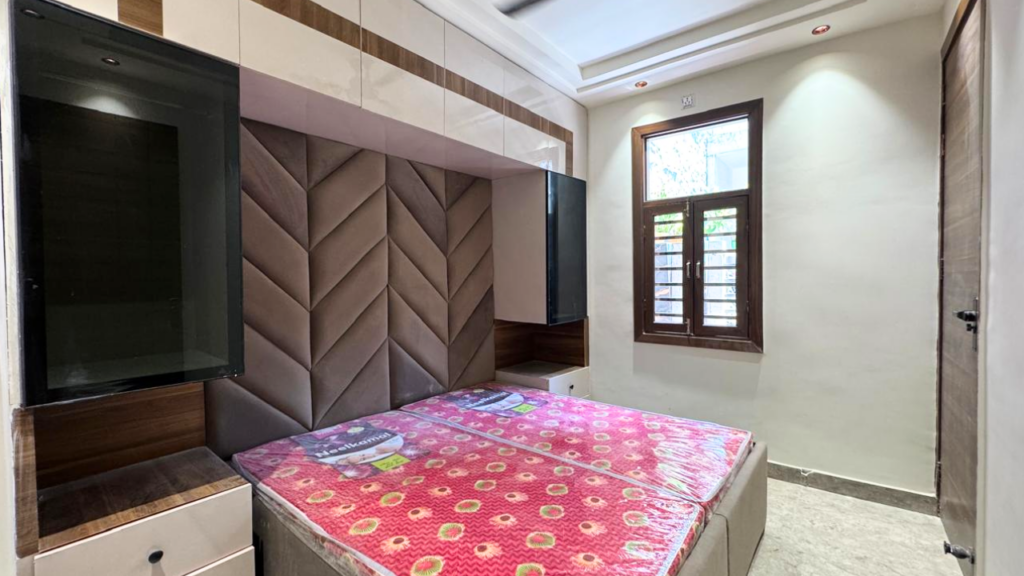 1BHK flats near Dwarka Mor metro station